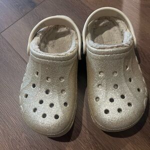 Kid glittery fuzzy crocs
